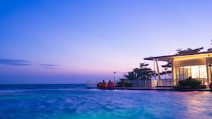 Infinity pool