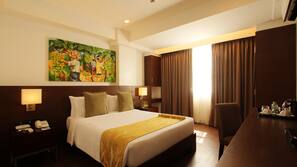 Minibar, in-room safe, desk, iron/ironing board