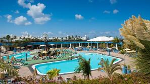 2 piscinas al aire libre, sombrillas, tumbonas