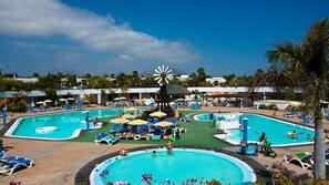 2 piscinas al aire libre, sombrillas, tumbonas