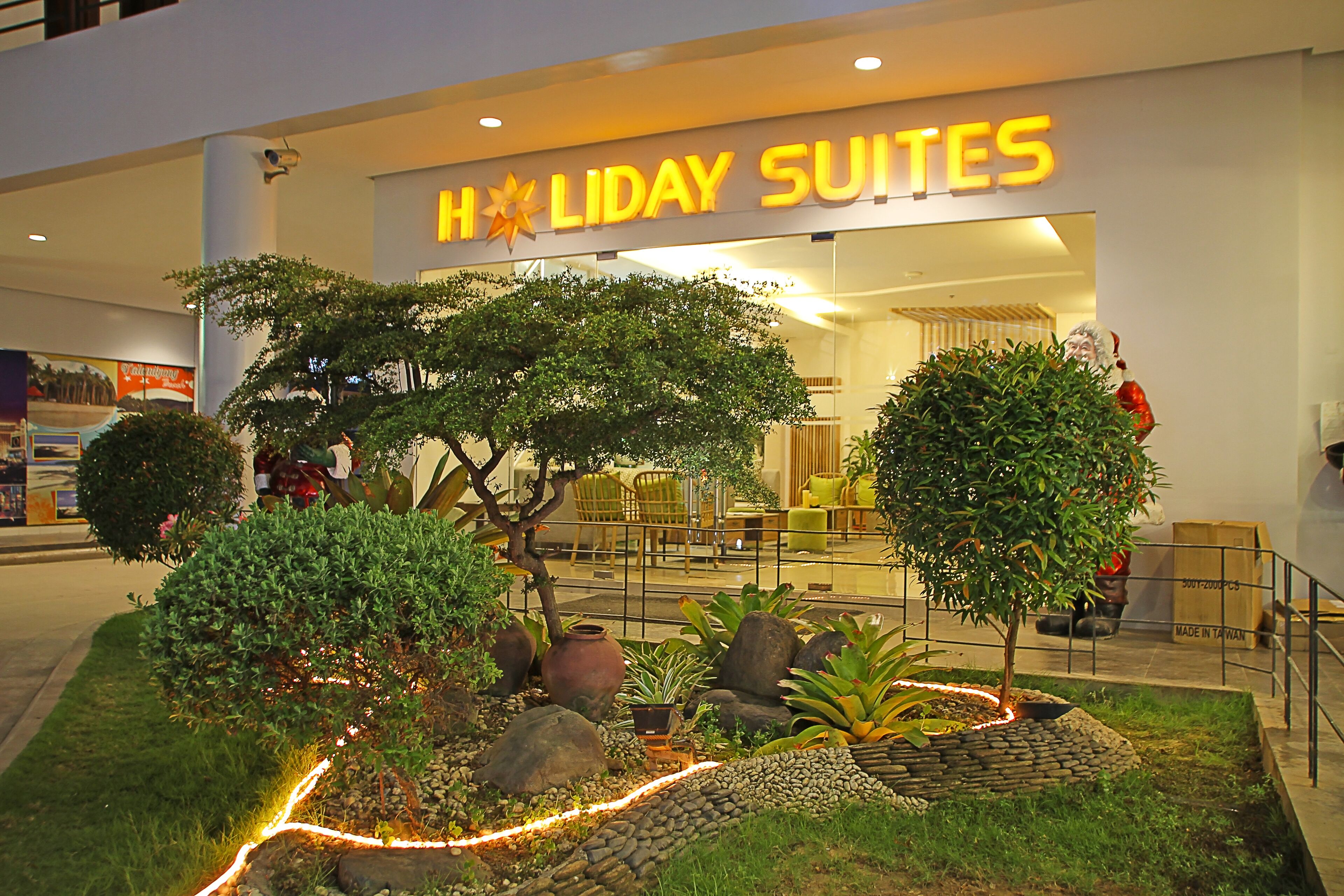 Holiday Suites