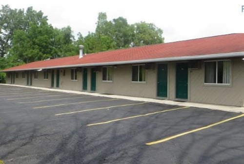 Burkewood Inn in Lansing, United States