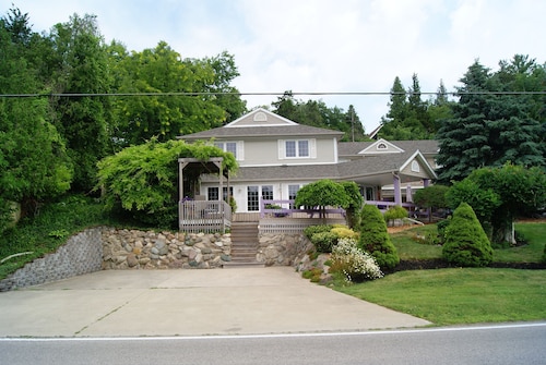 Great Place to stay Bee 'n Bee Bed n' Breakfast near Lambton Shores 