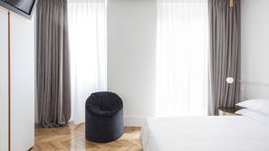 Luxe beddengoed, een minibar, een kluis op de kamer, een bureau