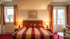 Premium bedding, desk, free cots/infant beds, free WiFi