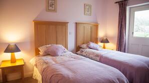Premium bedding, desk, free cots/infant beds, free WiFi