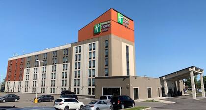 Holiday Inn Express & Suites Toronto Airport West, an IHG Hotel