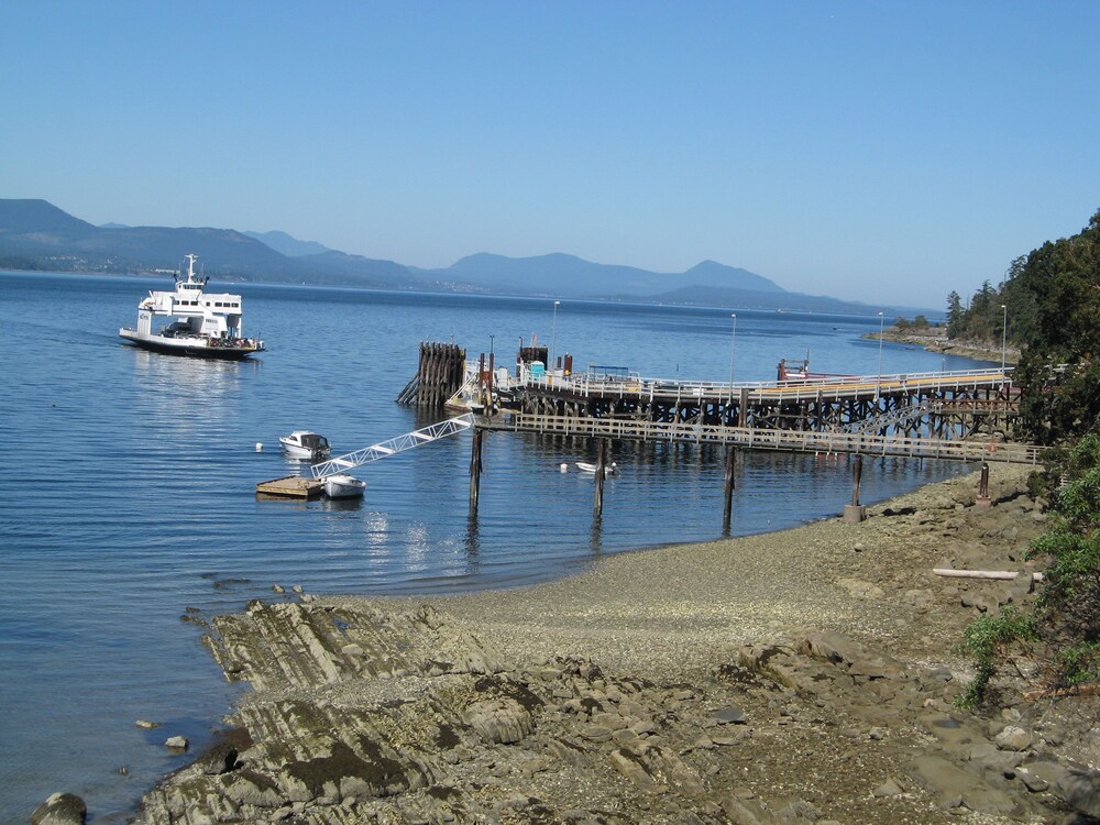 Beachfront at Vesuvius, Salt Spring Island: Room Prices & Reviews