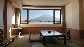 In-room safe, desk, free WiFi