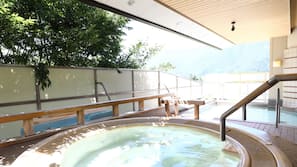 Outdoor spa bath