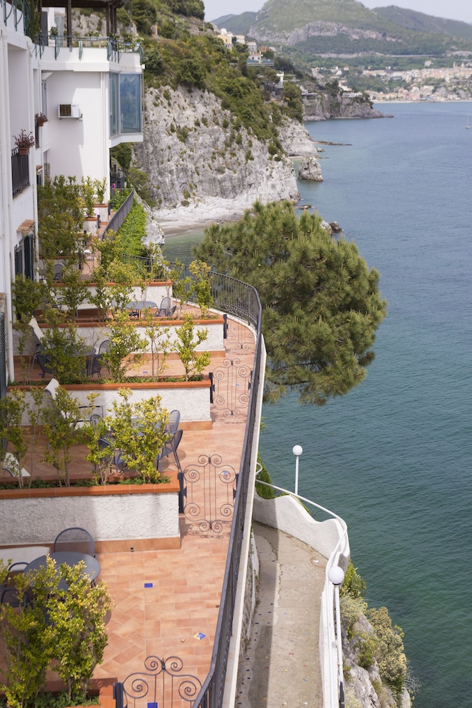 Hotel Cetus Cetara Italia Expediait