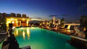 2 outdoor pools, pool loungers