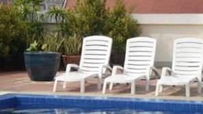 2 outdoor pools, pool loungers