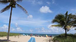 Beach nearby, white sand, beach towels