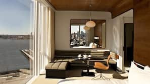 Hypo-allergenic bedding, in-room safe, desk, laptop workspace