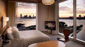 Hypo-allergenic bedding, in-room safe, desk, laptop workspace