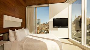 Hypo-allergenic bedding, in-room safe, desk, laptop workspace