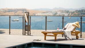 Outdoor pool, pool umbrellas, sun loungers