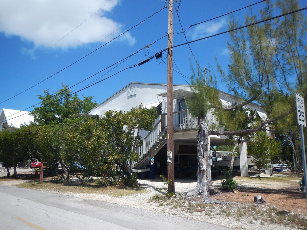 Ed & Ellen's Lodging Big Pine Key in Big Pine Key Best Rates & Deals