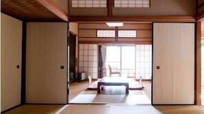 In-room safe, linens
