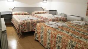 Escrivaninha, cortinas blackout, Wi-Fi de cortesia