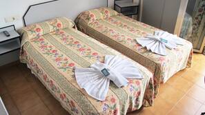 Escrivaninha, cortinas blackout, Wi-Fi de cortesia