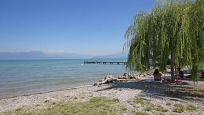Vlak bij het strand, een strandbar