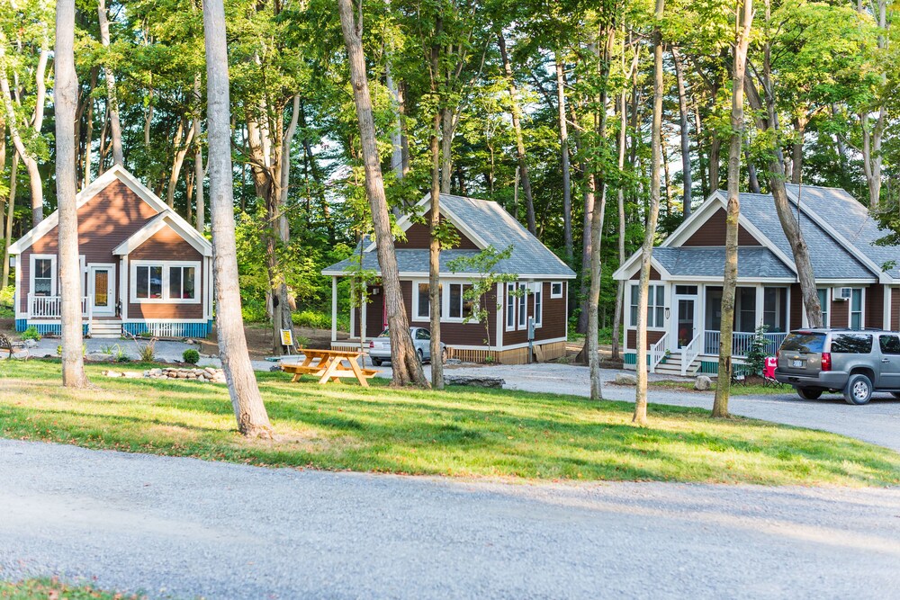 Sandbanks Summer Village Cottages, Belleville Room Prices & Reviews