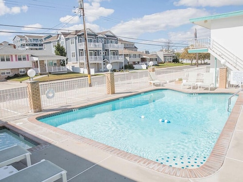 Pool, Biscayne Family Resort