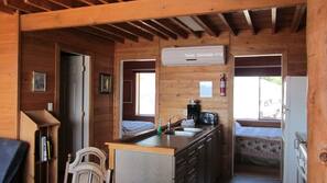 Full-size fridge, microwave, oven, stovetop