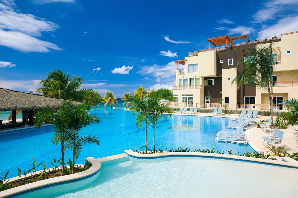 Pool, Grand Roatan Caribbean Resort