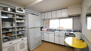 Fridge, microwave