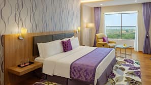1 bedroom, Egyptian cotton sheets, premium bedding, down comforters