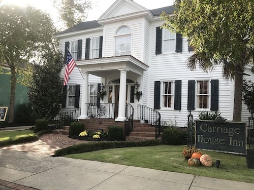 Great Place to stay Carriage House Inn near Aiken 