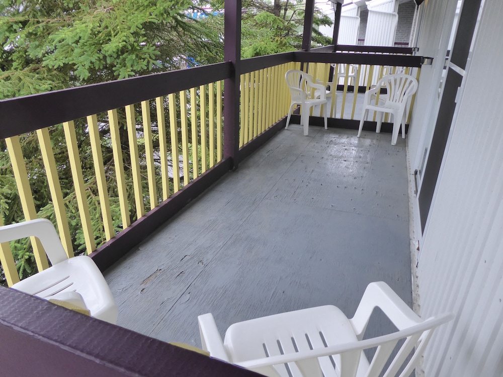 Motel De LAnse A LEau Tadoussac Canada Motel de l'Anse à l'Eau Deals & Reviews (Tadoussac, CAN) | Wotif