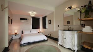 Premium bedding, in-room safe, iron/ironing board, free WiFi