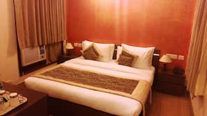 Premium bedding, down duvet, in-room safe, desk