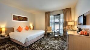 Minibar, in-room safe, desk, iron/ironing board