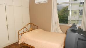 3 bedrooms, iron/ironing board, free WiFi