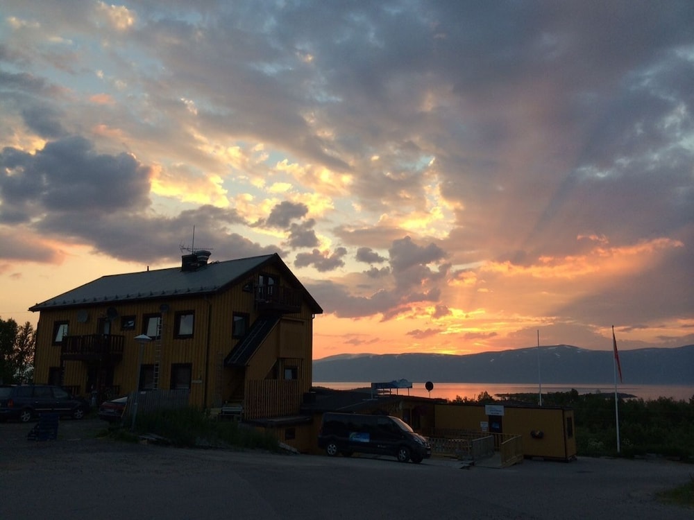 Abisko Guesthouse  & Activities