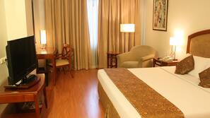 Minibar, in-room safe, desk, iron/ironing board