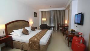 Minibar, in-room safe, desk, iron/ironing board