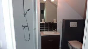 Shower, free toiletries, hair dryer