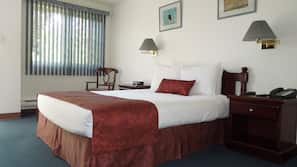 Premium bedding, down duvet, desk, iron/ironing board