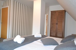 Desk, free cribs/infant beds, free WiFi, bed sheets