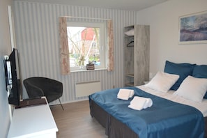 Desk, free cribs/infant beds, free WiFi, bed sheets