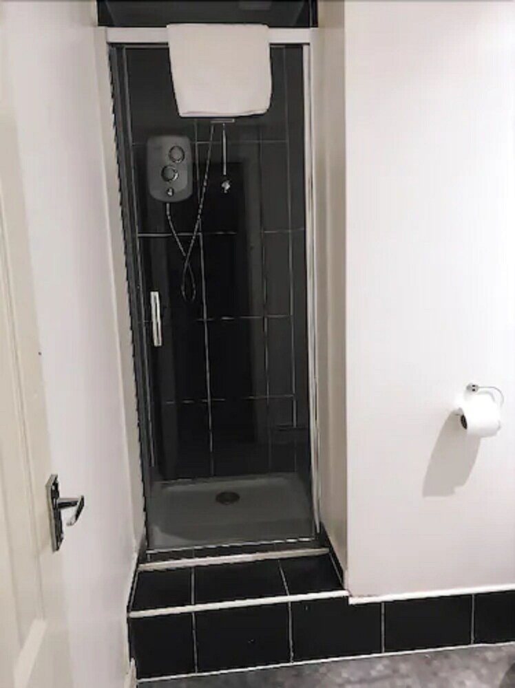 The Black Lion Hotel In Salford Hotel Rates Reviews On Orbitz
