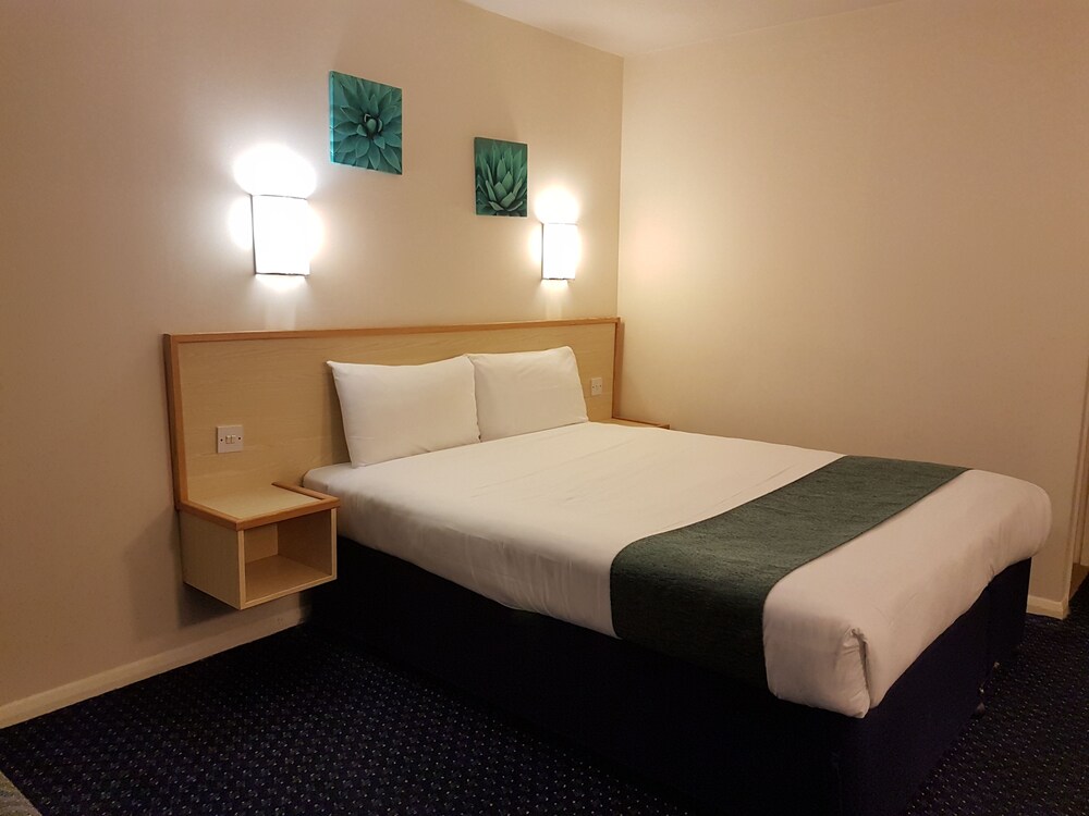 Room, Days Inn by Wyndham Sutton Scotney North