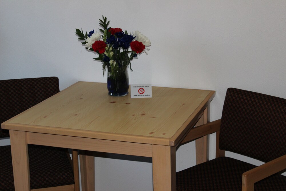 Moose Creek Lodge & Suites