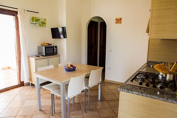 Gf Apartments La Vigna Deals Reviews Badesi Ita Wotif - 